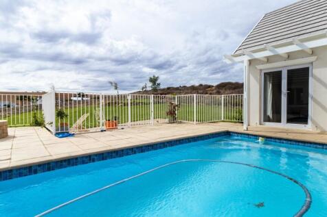 SWIMMING POOL WITH VIEWS