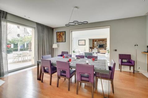 Dining room Wooden floor