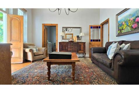 Lounge / Entrance to 3rd Bedroom