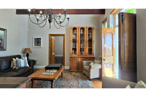 Lounge / Entrance to 2nd Bedroom