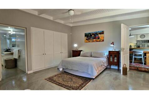 Main Bedroom with En-Suite Bathroom