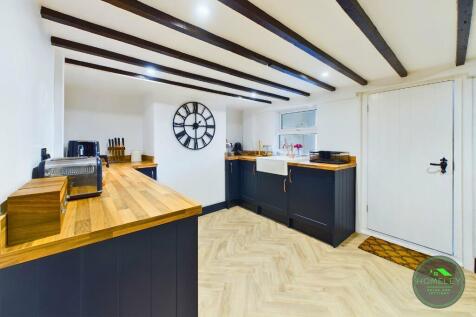 7 Kitchen 1