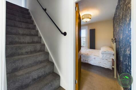 16 Floor 1 Staircase