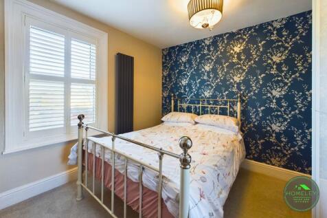 18 Bedroom 1