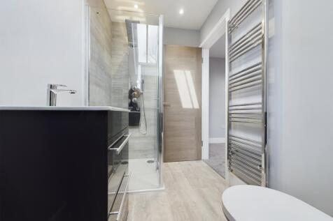 Master&#39;s En-suite 2