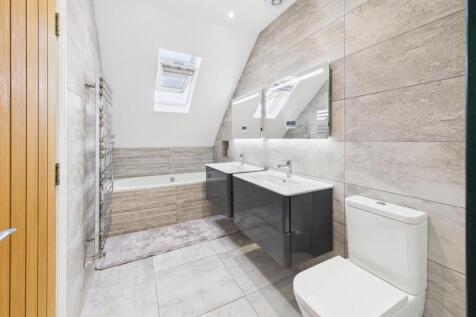 Master Bedroom En-Suite