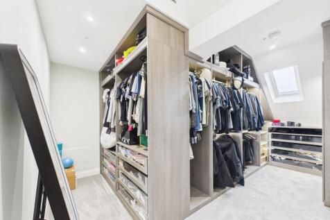 Master Bedroom Walk-in Wardrobe