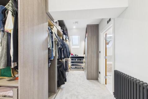 Master Bedroom Walk-in Wardrobe