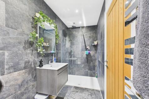 Bedroom 4 En-suite Bathroom