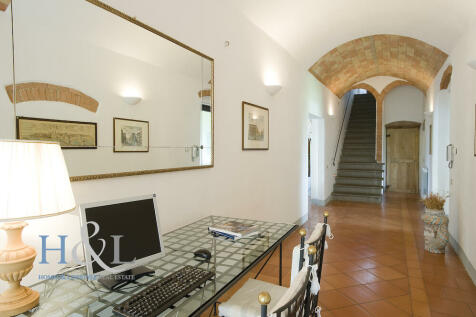 Il Borgo hallway