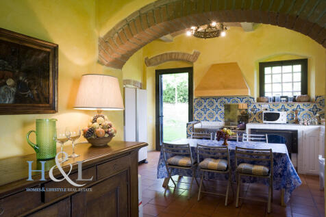 Traditional kitchen