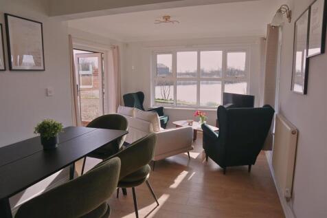 lounge2.jpg