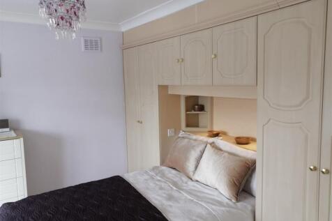 Front Bedroom 1.jpg