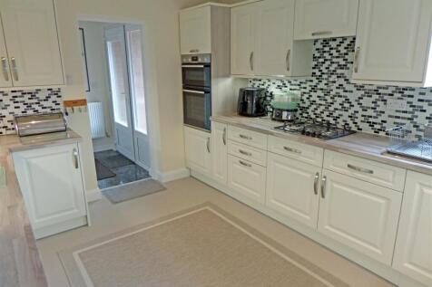 Kitchen2.jpg