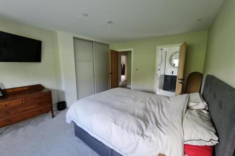 Cefn Coed bedroom to use.jpg
