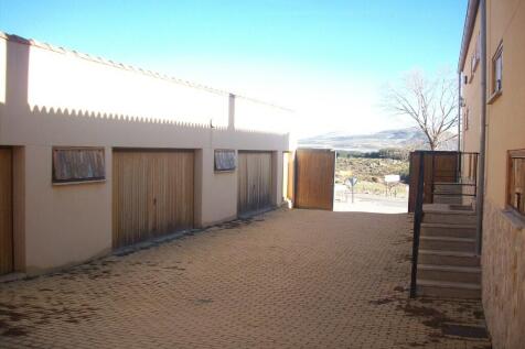 entrance driveway