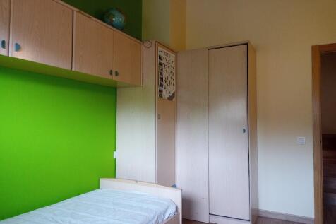 2nd floor bedroom