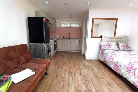 adv pics 40 colebank Rd 23.5.25_4.jpg