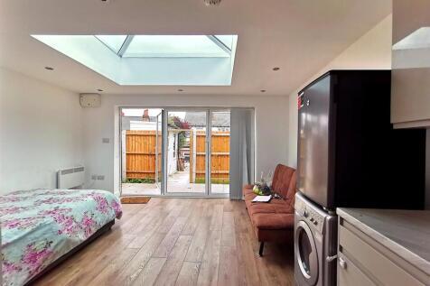 adv pics 40 colebank Rd 23.5.25_7.jpg