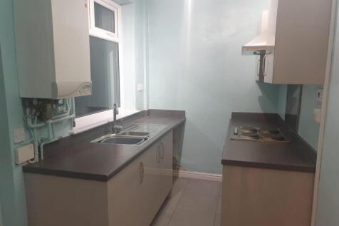 advertising pictures 61 pinnox Street stoke_1.jpg