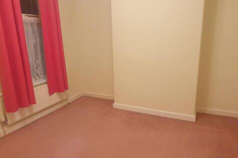 advertising pictures 61 pinnox Street stoke_24.jpg