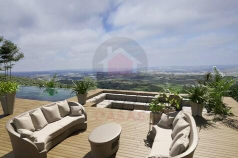 Property near Cadaval