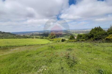 Property near Cadaval