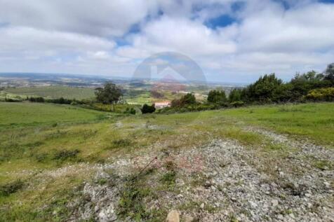 Property near Cadaval