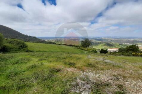 Property near Cadaval