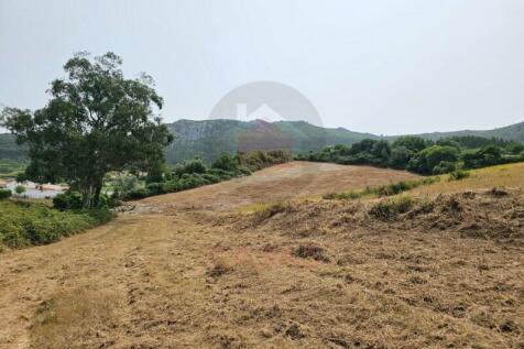 Property near Cadaval