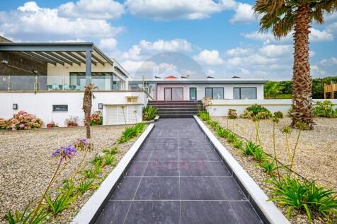 Villa with sea views and private pool