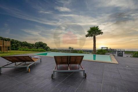 Villa with sea views and private pool