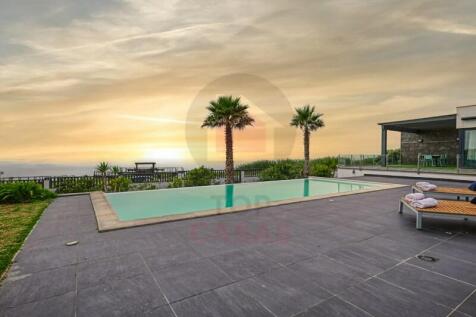 Villa with sea views and private pool