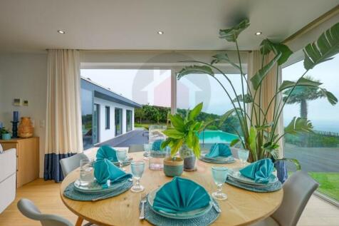 Villa with sea views and private pool