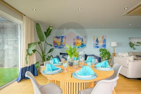 Villa with sea views and private pool
