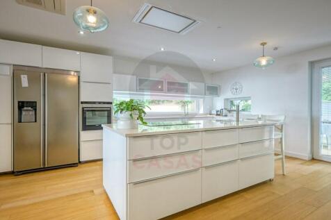 Villa with sea views and private pool