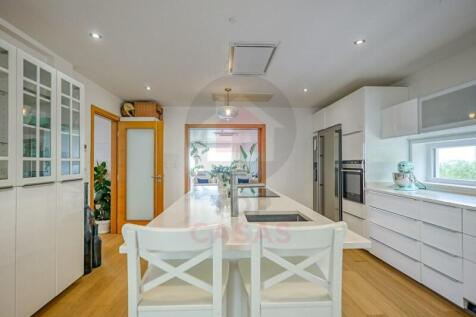 Villa with sea views and private pool