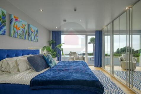 Villa with sea views and private pool