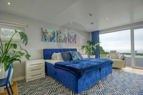 Villa with sea views and private pool
