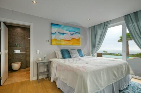 Villa with sea views and private pool