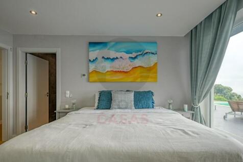 Villa with sea views and private pool