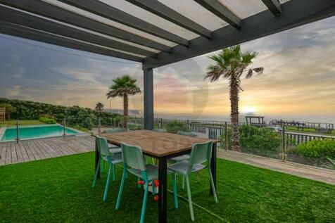 Villa with sea views and private pool