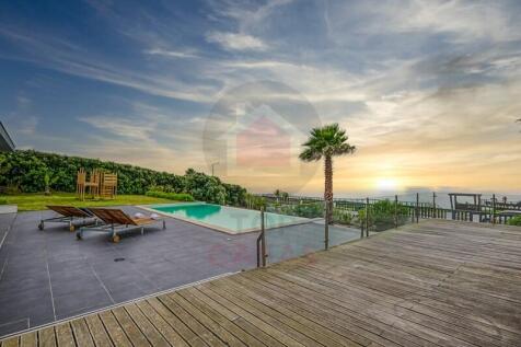 Villa with sea views and private pool