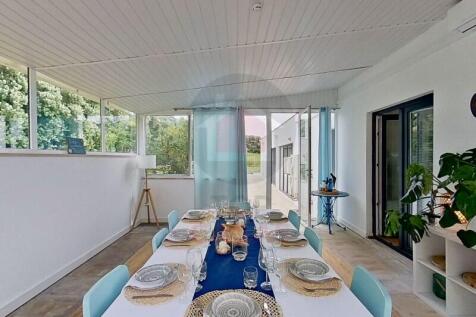 Villa with sea views and private pool