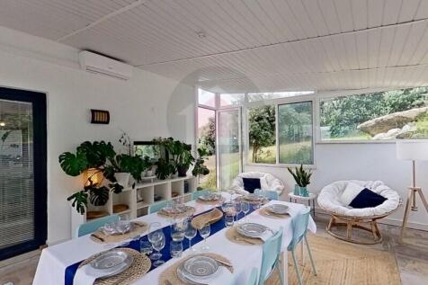 Villa with sea views and private pool