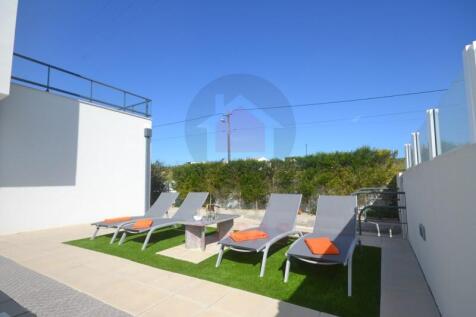 Villa near São Martinho do Porto