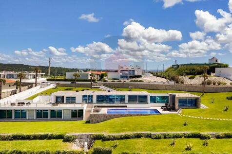 villa with sea views in Foz do Arelho
