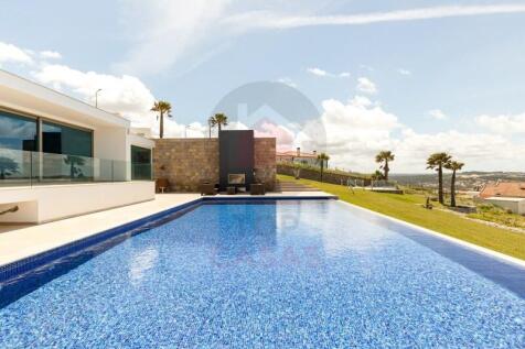 villa with sea views in Foz do Arelho
