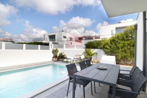 villa near Sao Martinho do Porto