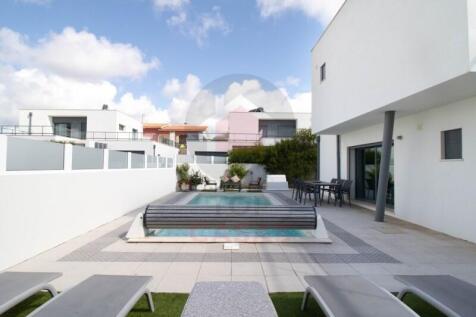 villa near Sao Martinho do Porto